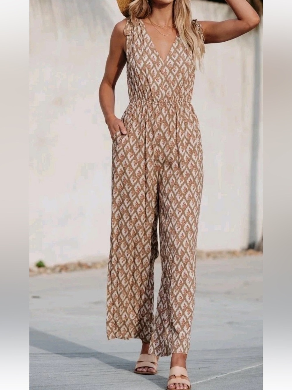 NEW Cupshe Boho Geometric Print V-Neck Jumpsuit Size Medium Wide Leg